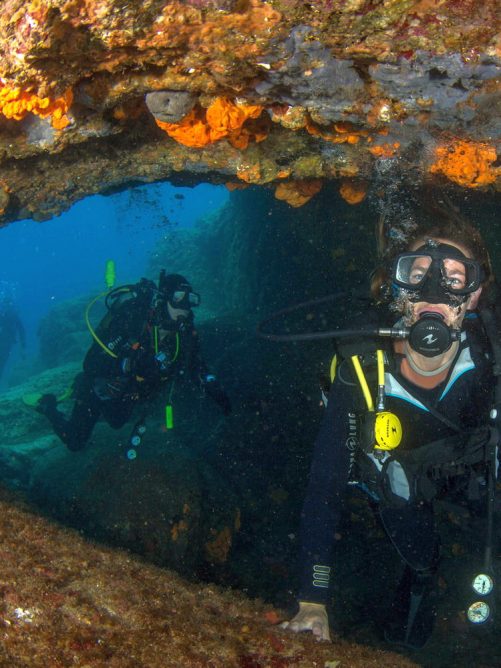 divers at mononaftis crete