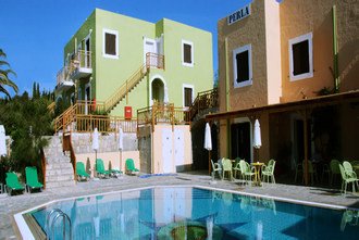 Perla hotel and apartments in Agia Pelagia